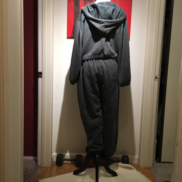 FocusWear Sweatsuit with Cropped Hoodie - Picture 2 of 3